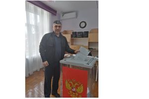 На своем избирательном участке проголосовал член ТИК Тимашевская Тимофей Анатольевич Каплин
